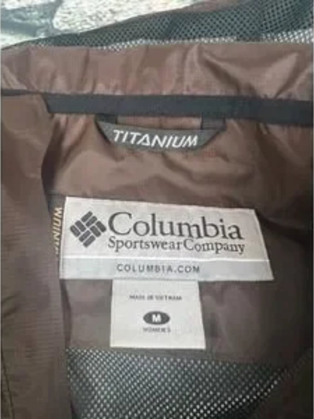 Columbia Sportswear Titanium hooded rain jacket - Picture 3 of 6